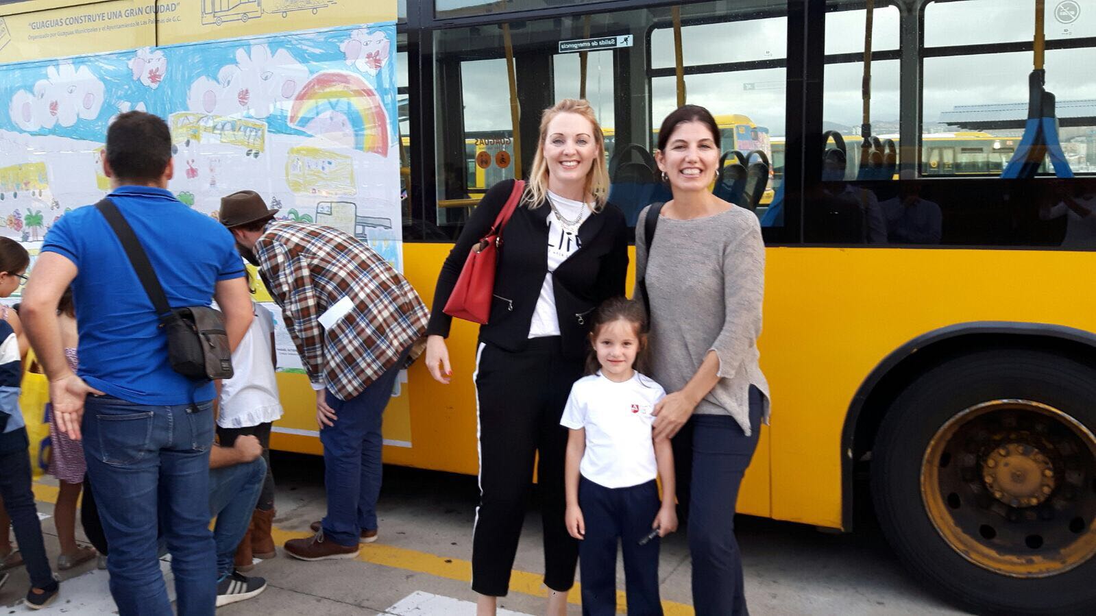 Amalia Rocha Alemany de Atlantic Kids gana el 2º premio del Concurso de Dibujo de Guaguas Municipales