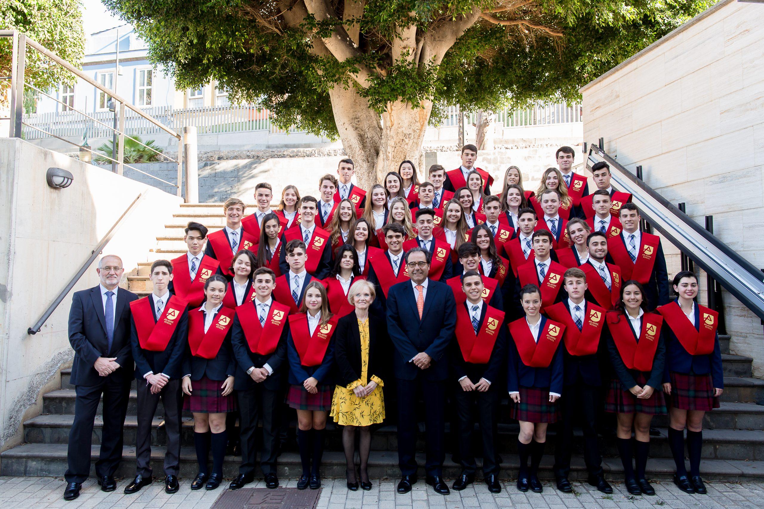 Emotivo acto de imposición de becas a los alumnos de 2º de Bachillerato